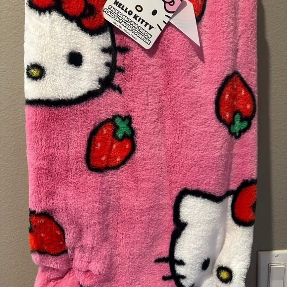 Hello Kitty Pink Strawberry Faux Fur Throw - Picture 2 of 3